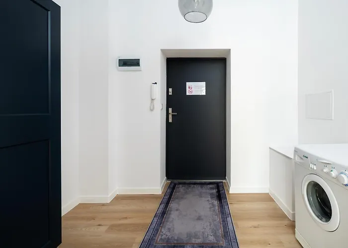 Radwanska Comfort By Bookinghost