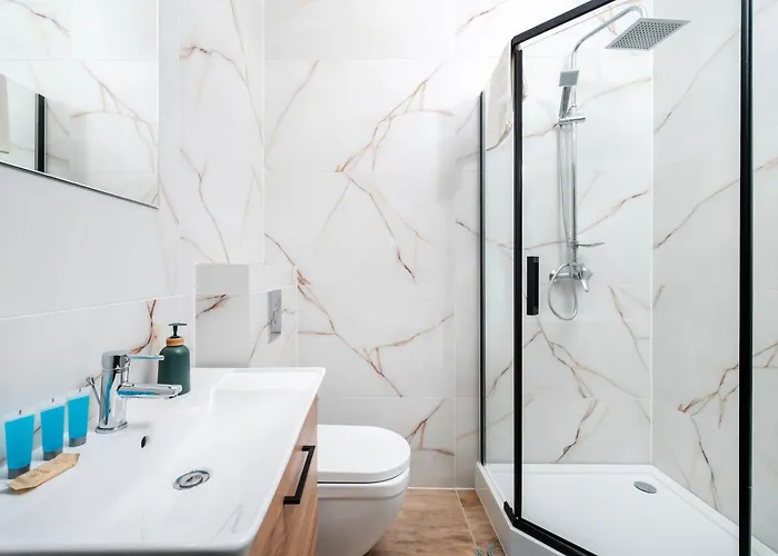 Radwanska Comfort By Bookinghost * ウッチ